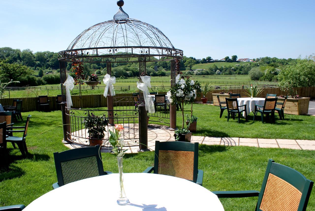 The Old Barn Inn Нюпорт Екстериор снимка