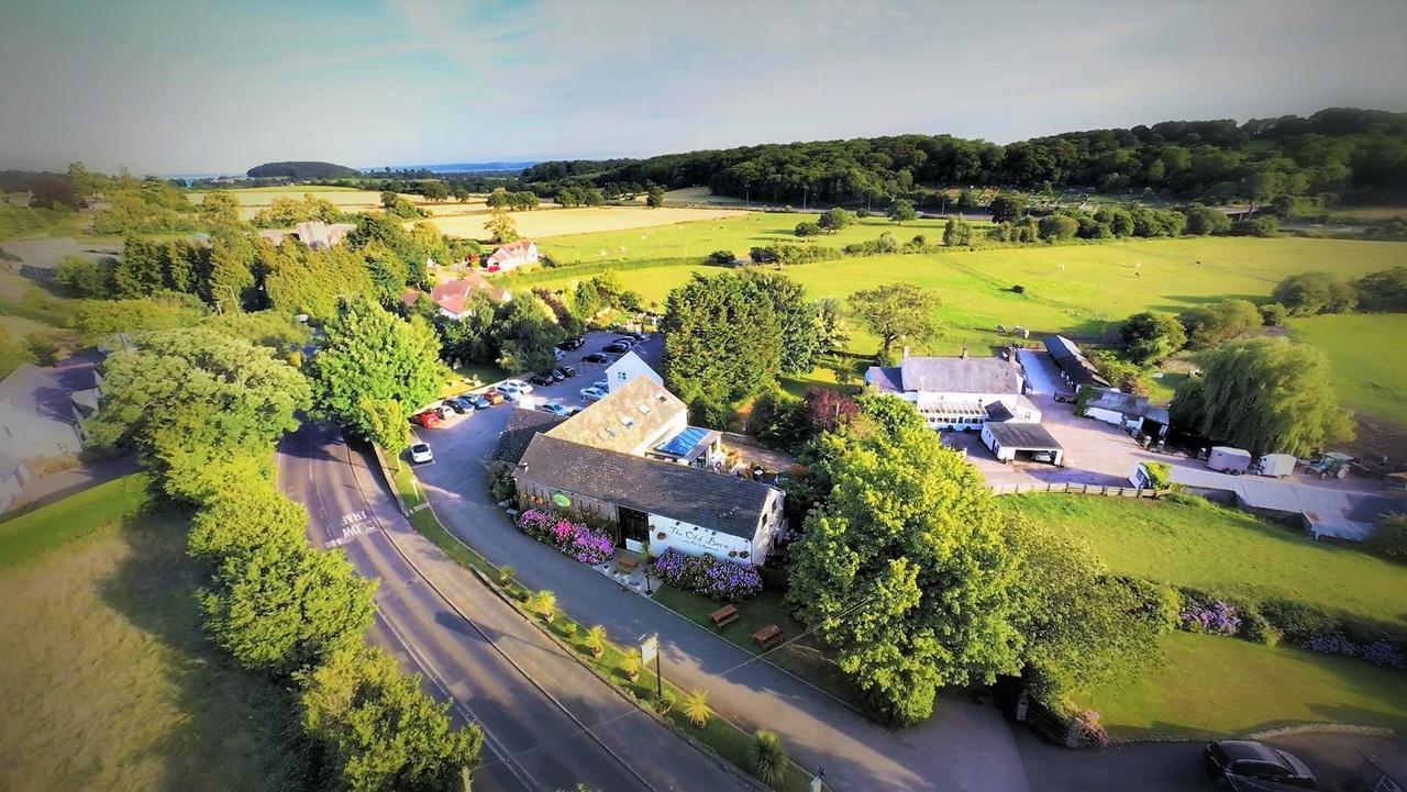 The Old Barn Inn Нюпорт Екстериор снимка